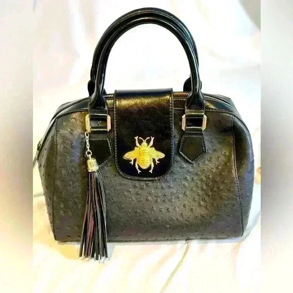 NWT! 🐝🐝🐝Handmade Bosom Buddy Bag Black with Large Gold Bee Closure - Picture 1 of 11
